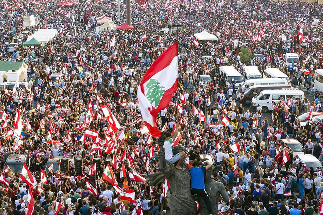 لە لوبنان خۆپیشاندان بەردەوامە لە لوبنان خۆپیشاندان بەردەوامە